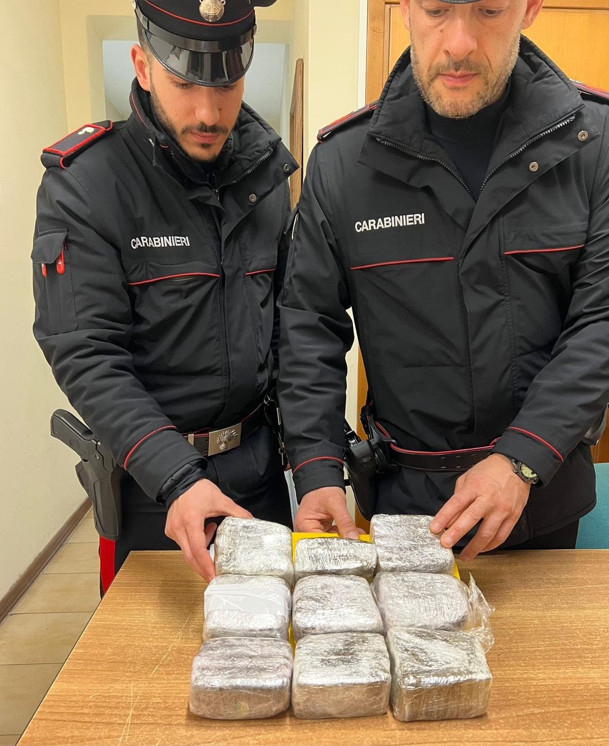 La droga rinvenuta dai carabinieri a seguito dei controlli 