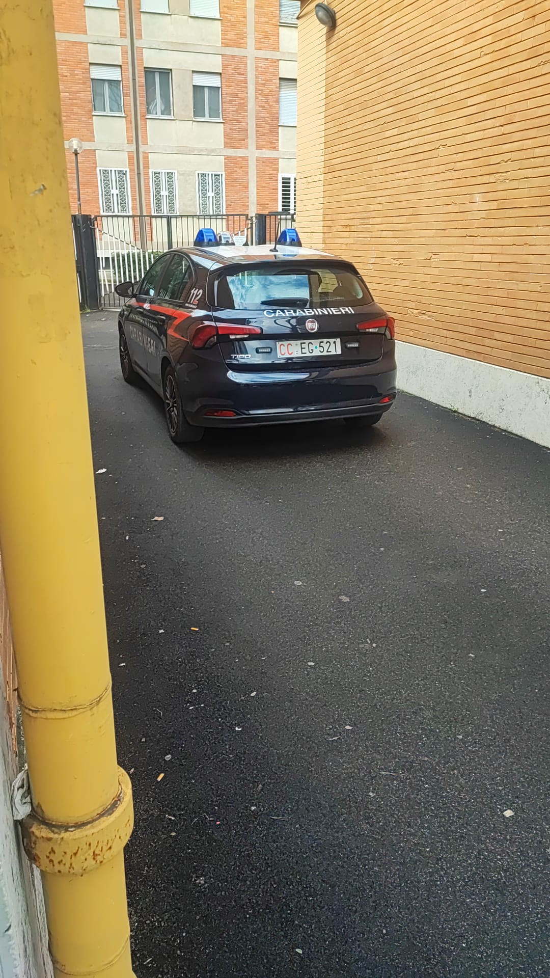 Carabinieri in via MonteCervialto