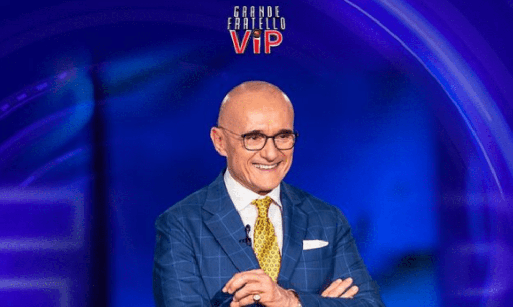 Alfonso Signorini che presenta il GF VIP