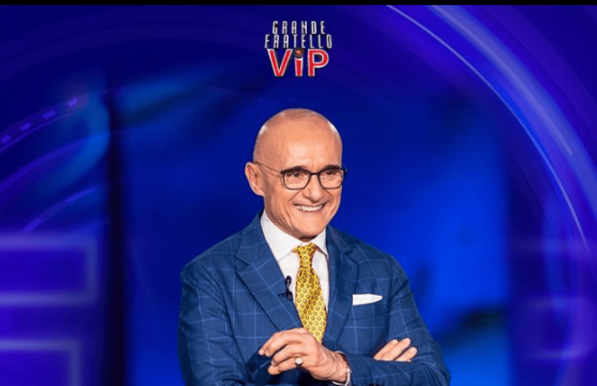 Alfonso Signorini che presenta il GF VIP