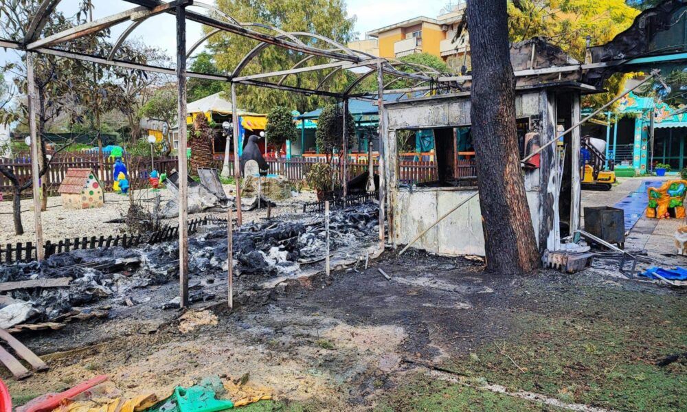 incendio PARCO GIOCHI DI VIA LUIGI CAPUANA