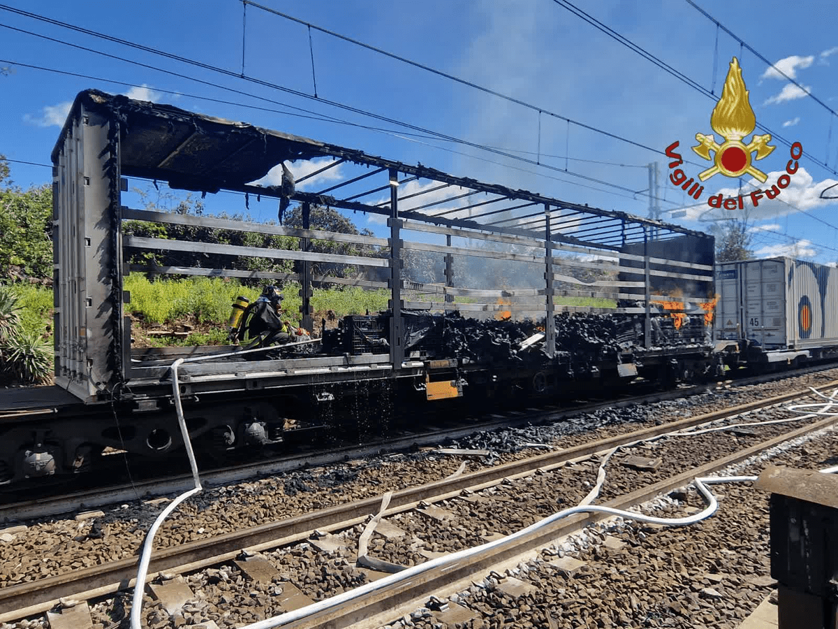 incendio vagoni merci a Roma