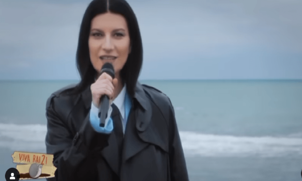 Laura Pausini torna a girare a Ostia, nuovamente al Pontile dopo trent’anni da “La solitudine”