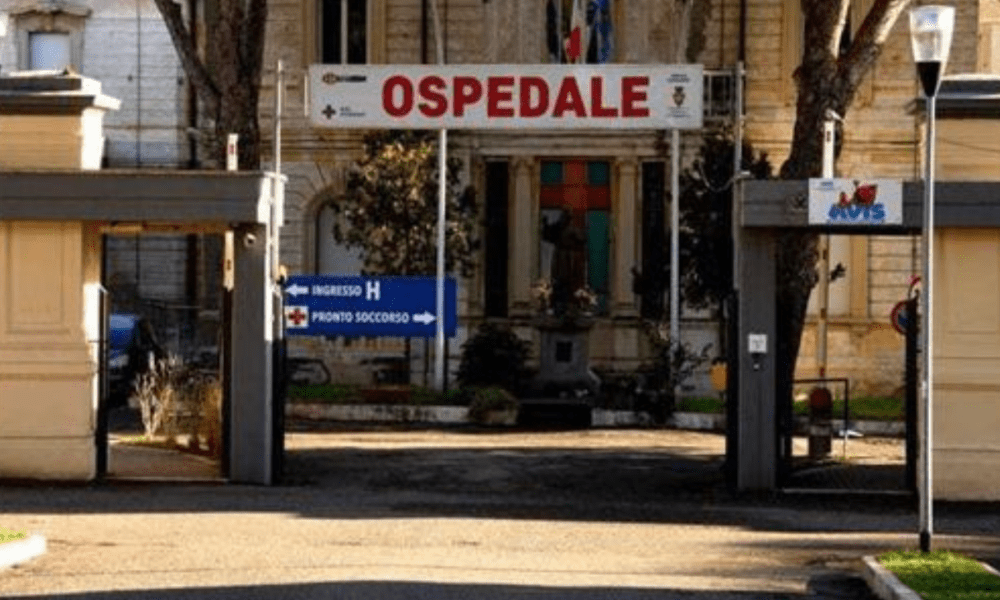 “L’ospedale non deve chiudere”, cittadini di Tarquinia in protesta per difendere la struttura sanitaria “L’ospedale non deve chiudere”, cittadini di Tarquinia in protesta per difendere la struttura sanitaria