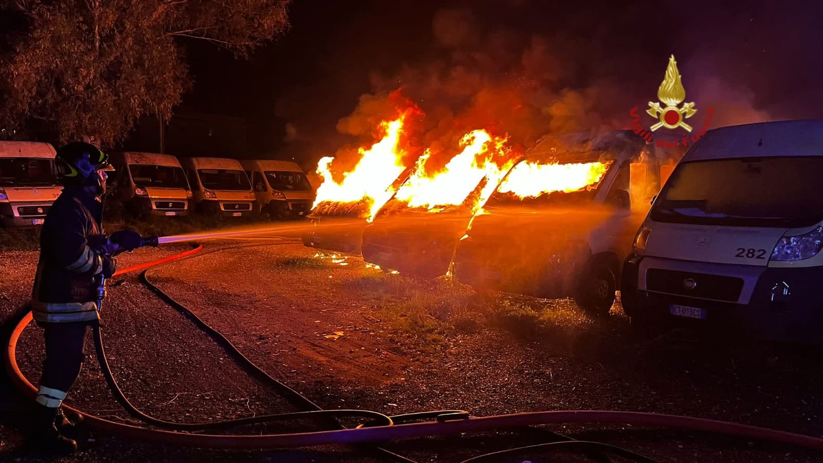 incendio deposto scuolabus