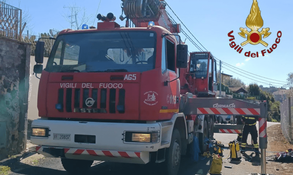 incendio auto settebagni, traffico in tilt