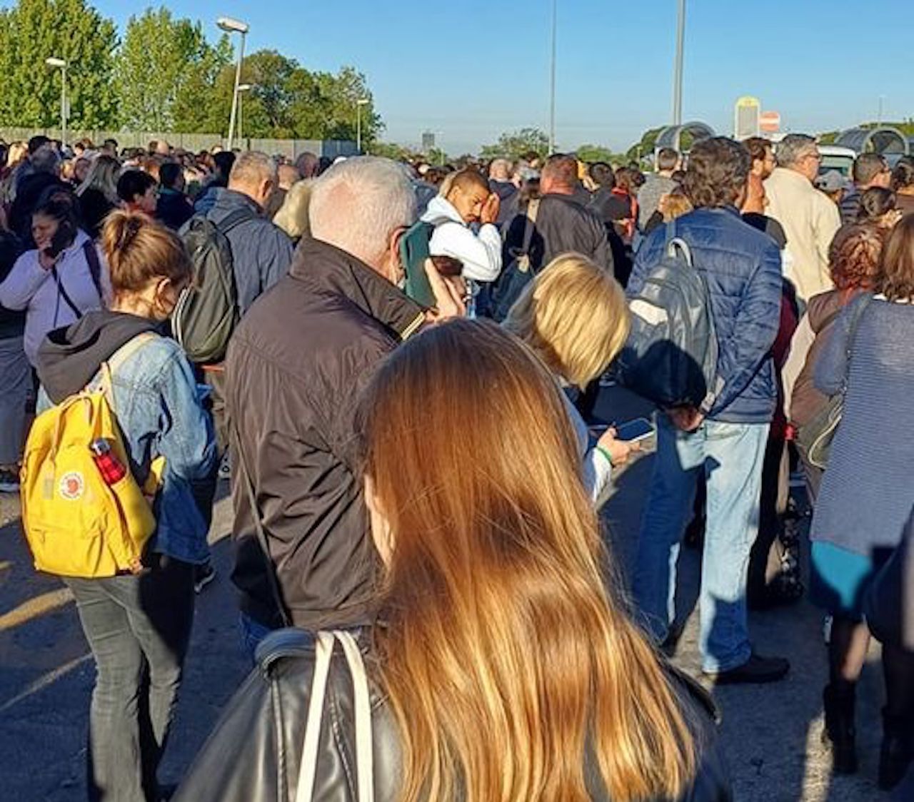 caos navette alla stazione di Acilia