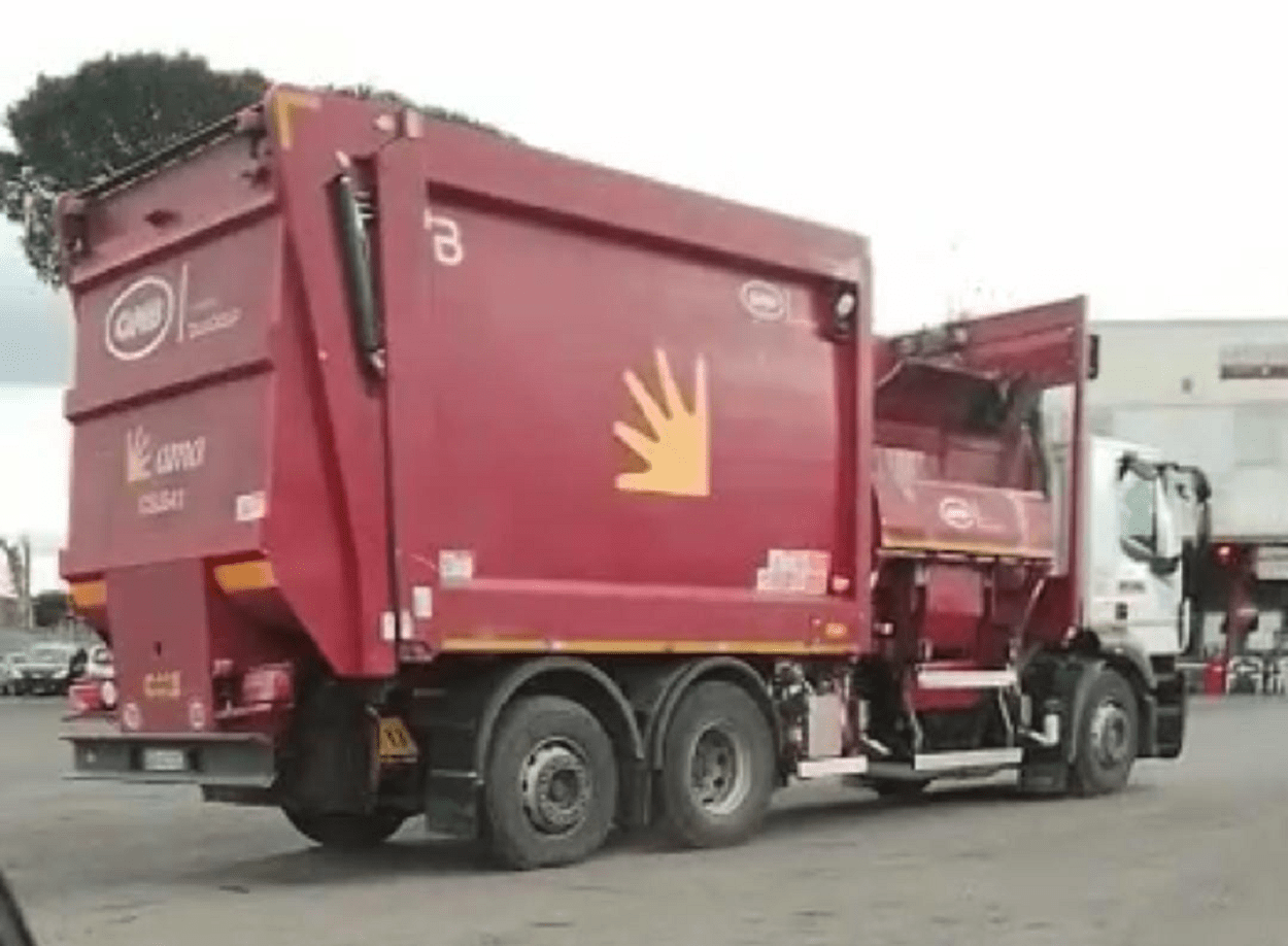 Camion nel TMB chiuso di Rocca Cencia