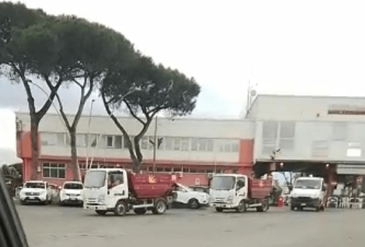 Camion nel TMB di Rocca Cencia