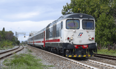 auto sui binari traffico ferroviario bloccato
