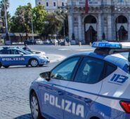 Spesa gratis al supermercato con tanto di aggressione alla commessa. Arrestato un uomo dalla polizia per tentata rapina