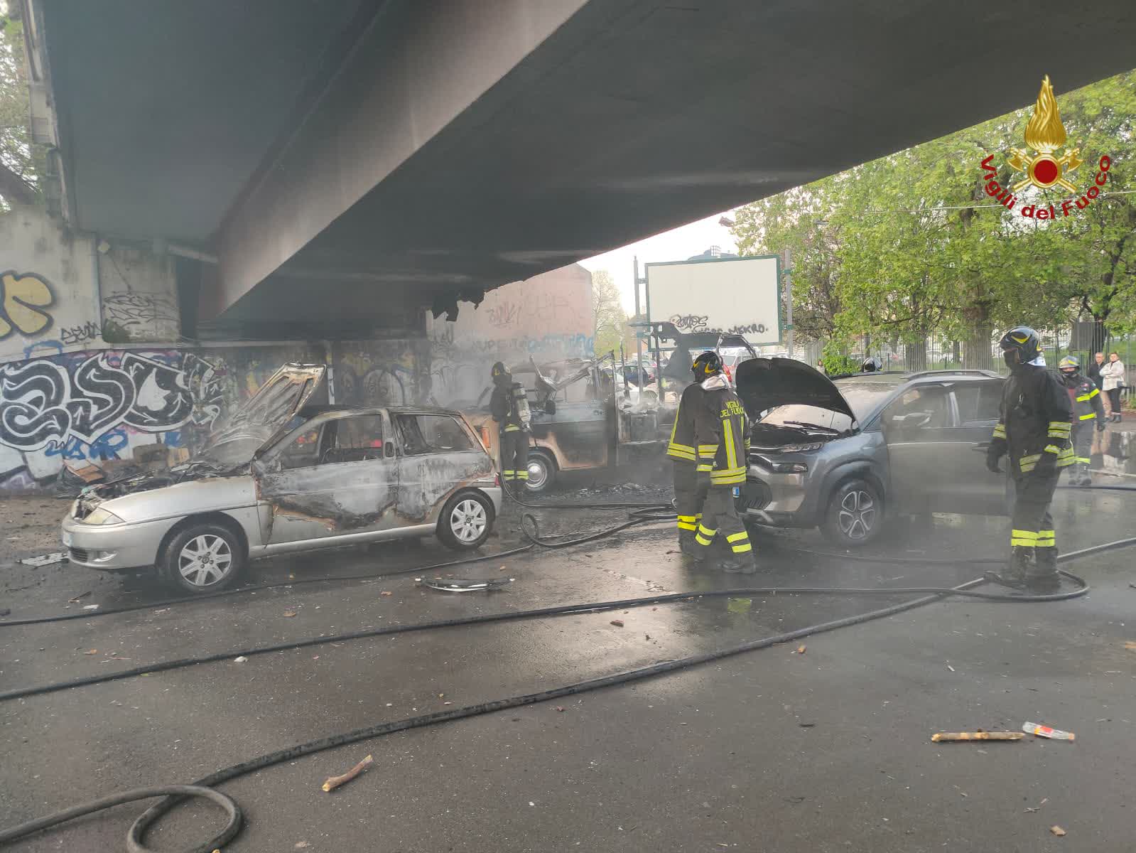 auto danneggiate dal fuoco Scalo San Lorenzo