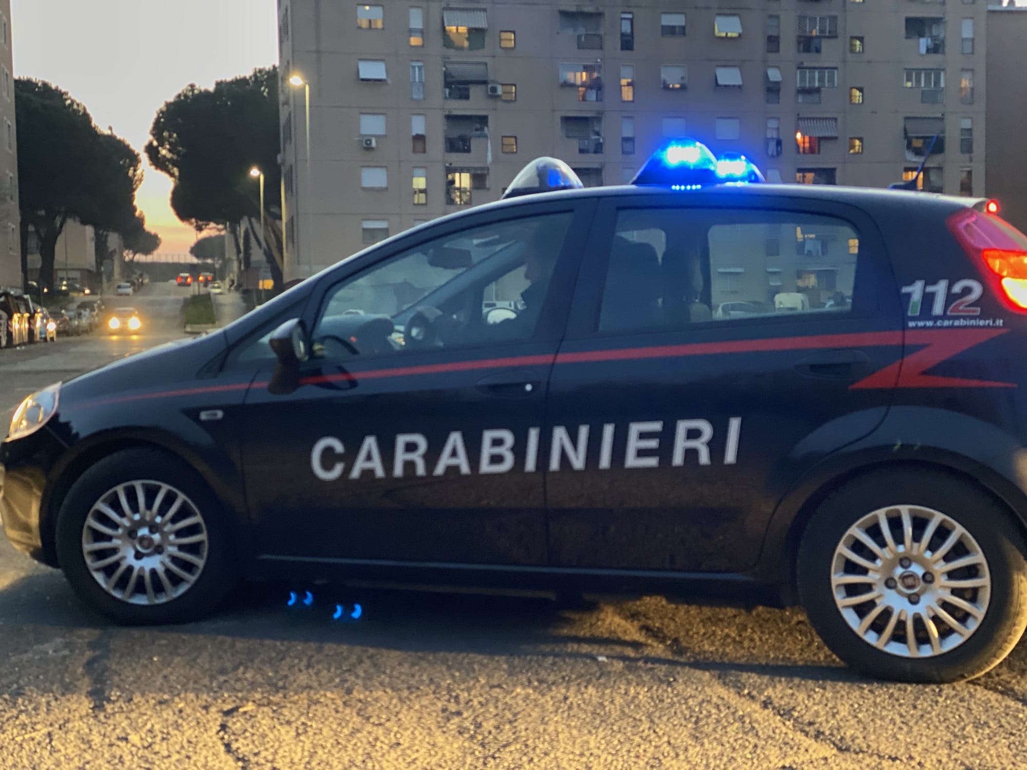 carabinieri, lite a colpi di machete