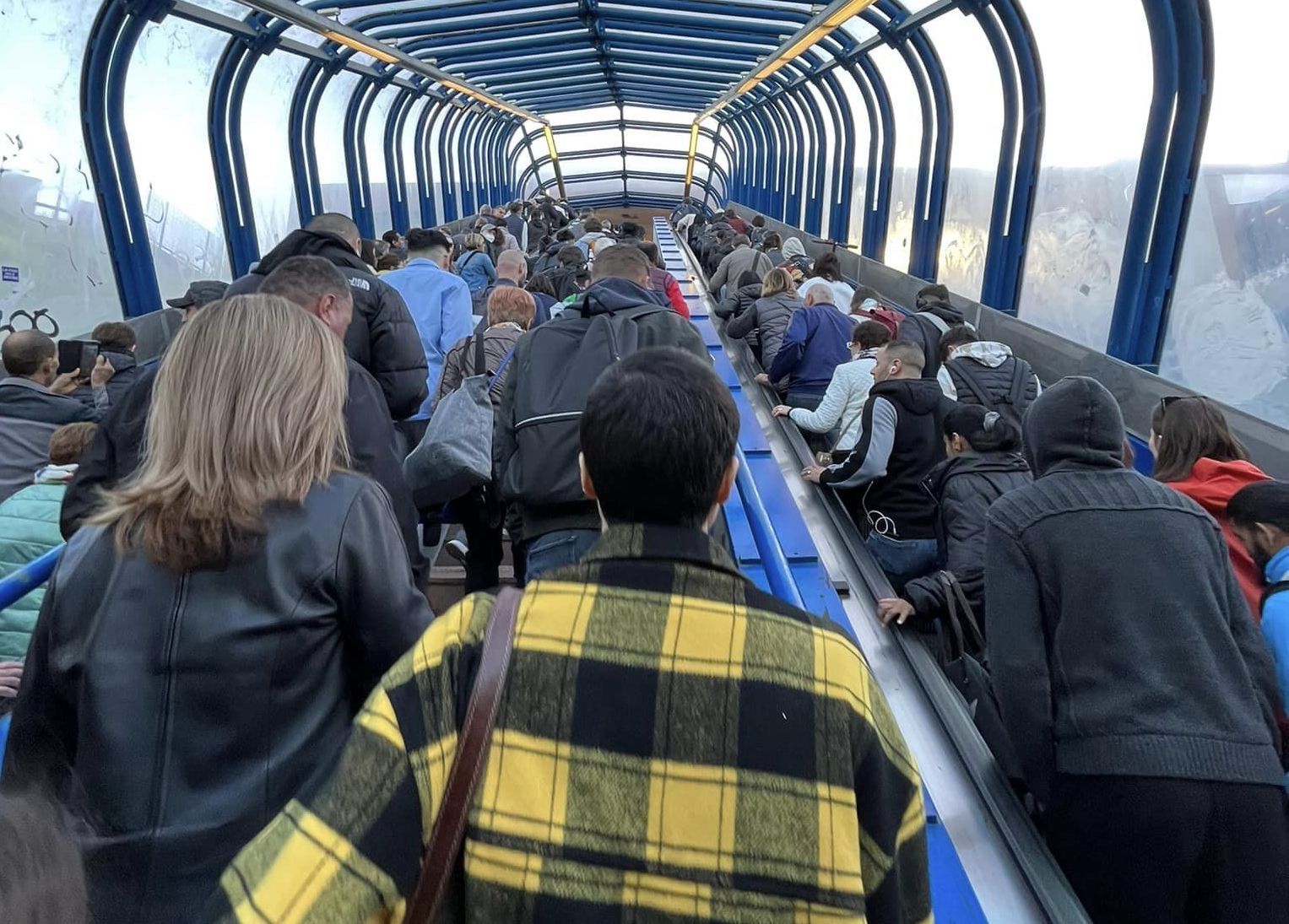 caos navette alla stazione di Acilia