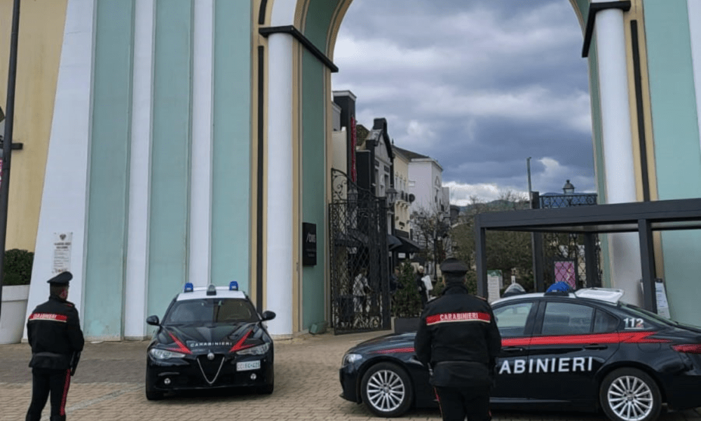 I carabinieri all'outlet di valmontone