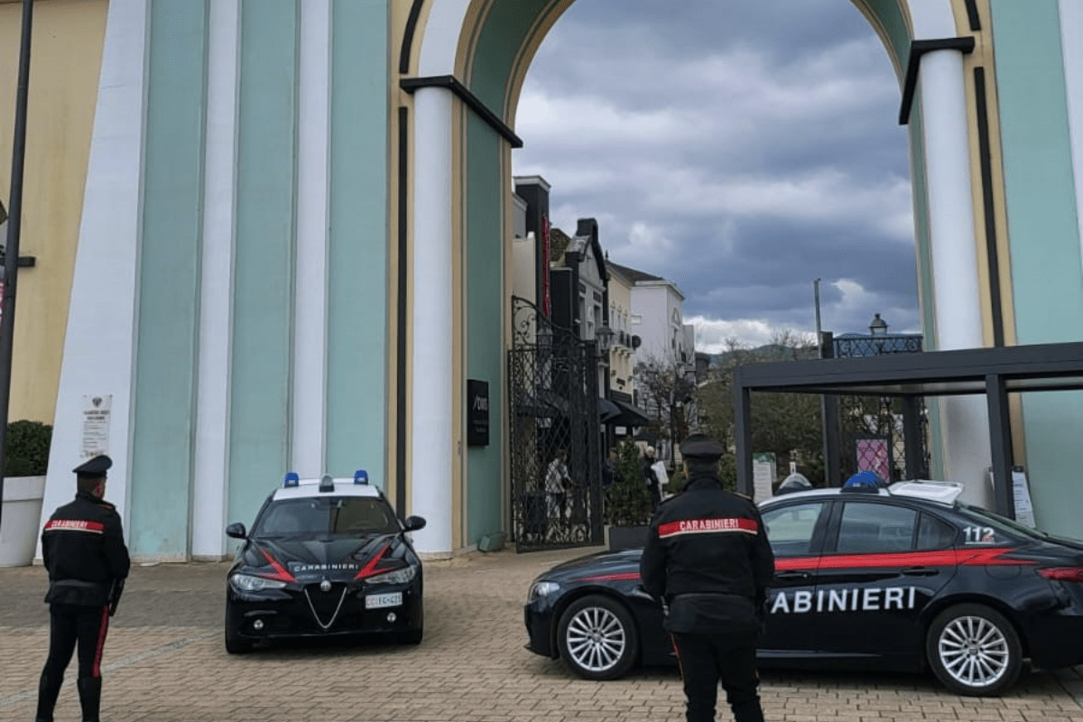 I carabinieri all'outlet di valmontone