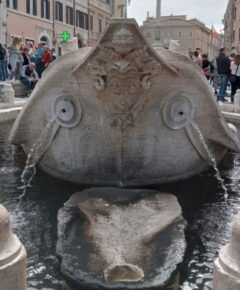 ultima generazione acqua nera in piazza di spagna