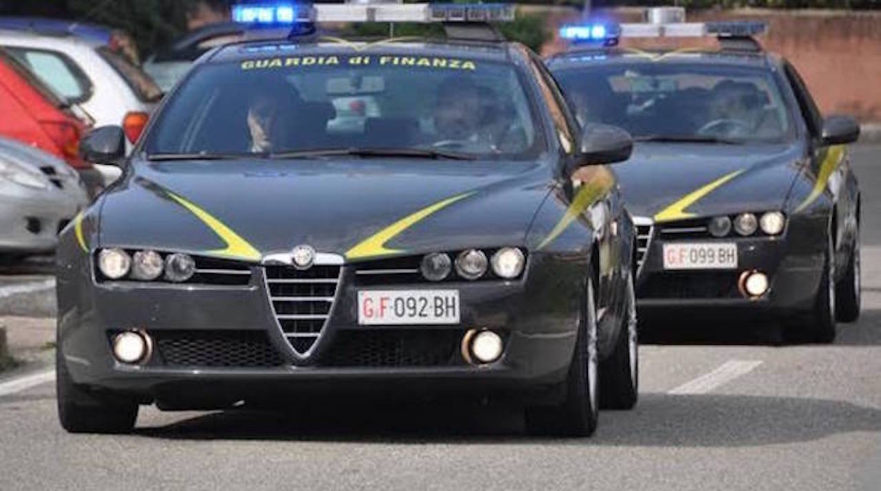 Attività di spaccio al lido balneare: "beccato" dalla Finanza un 44enne ciociaro trovato con un chilo di hashish e oltre 12mila euro