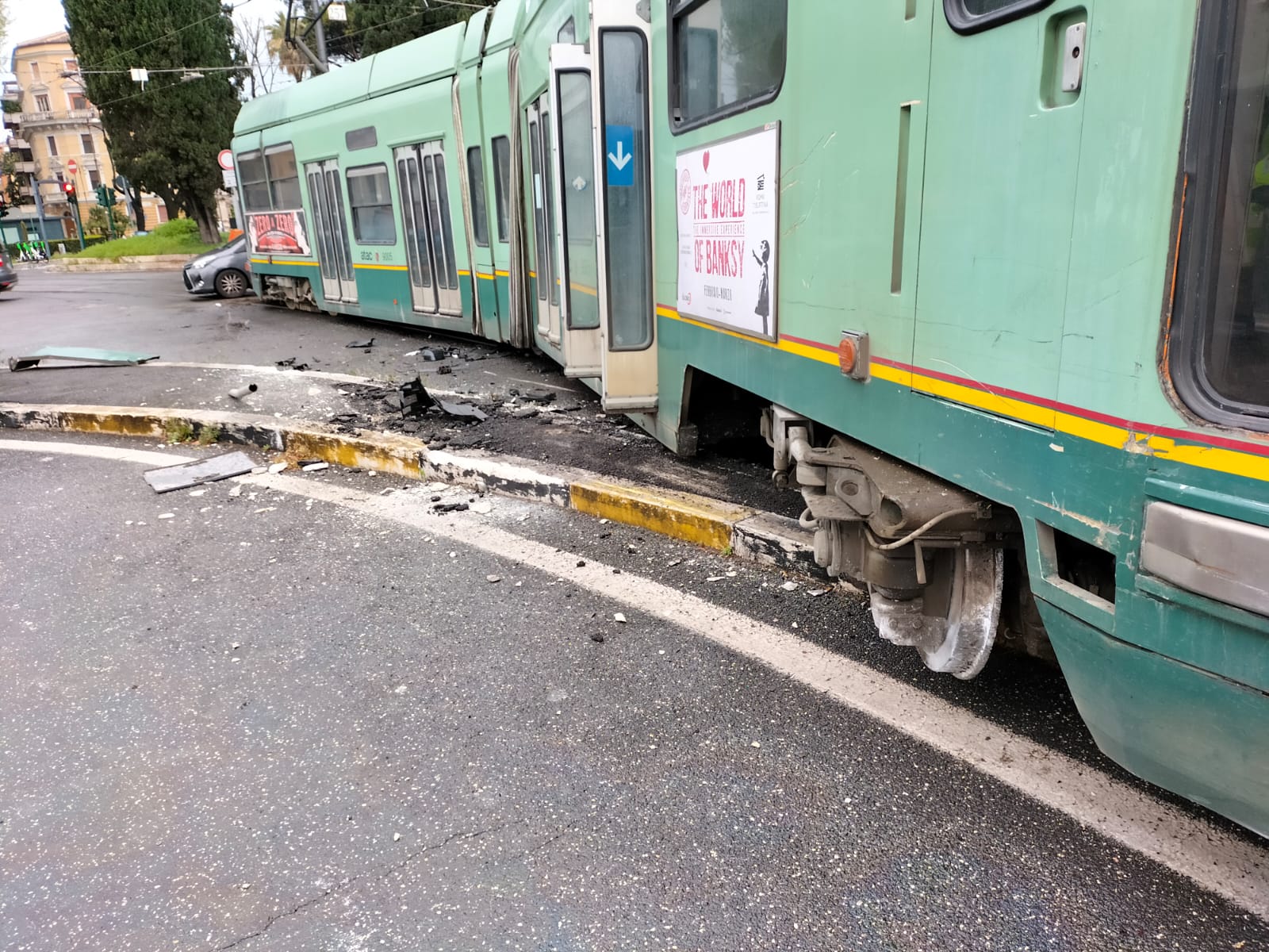 incidente Ciro Immobile a Roma: auto contro un tram