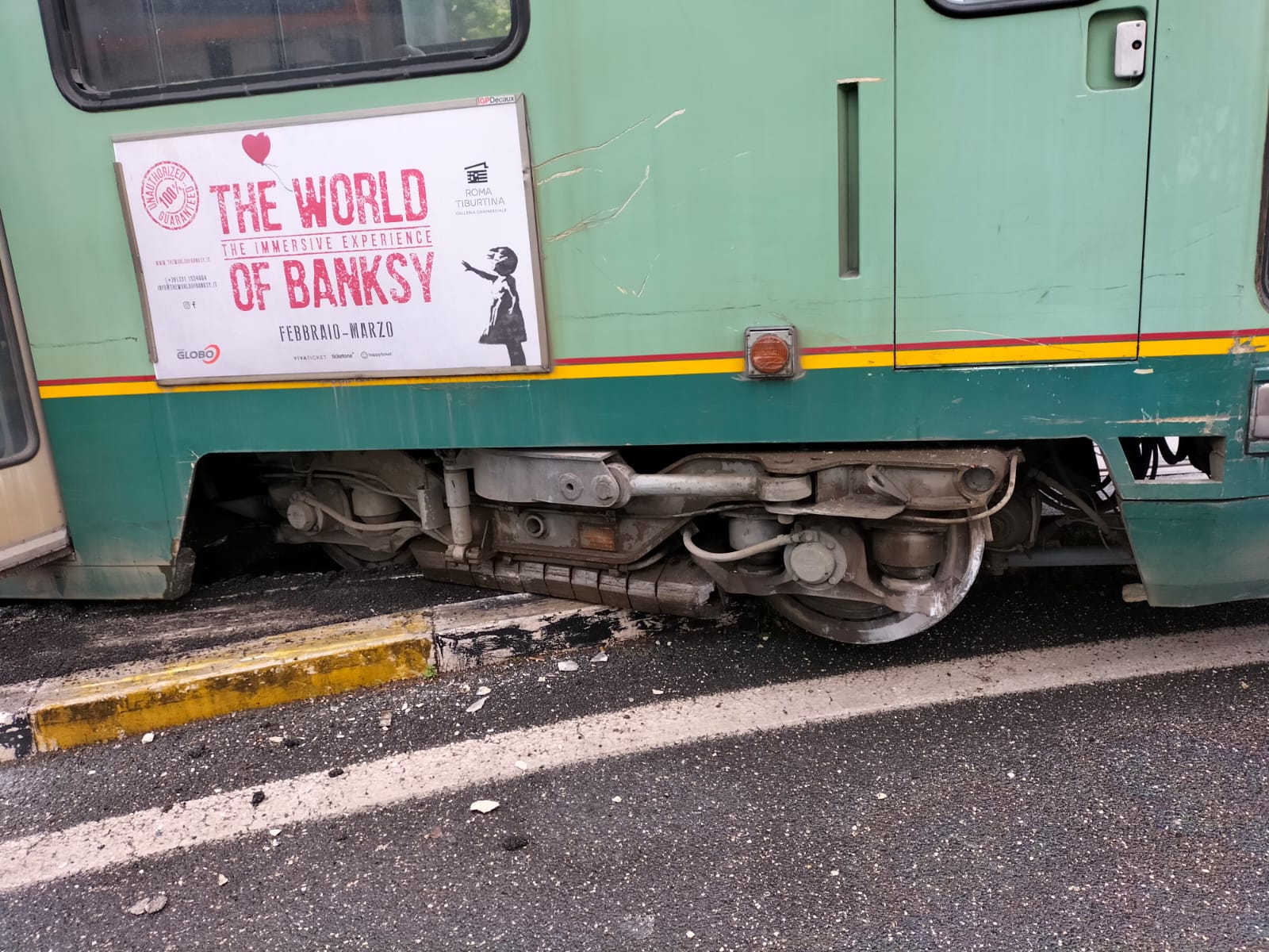incidente Ciro Immobile a Roma: auto contro un tram