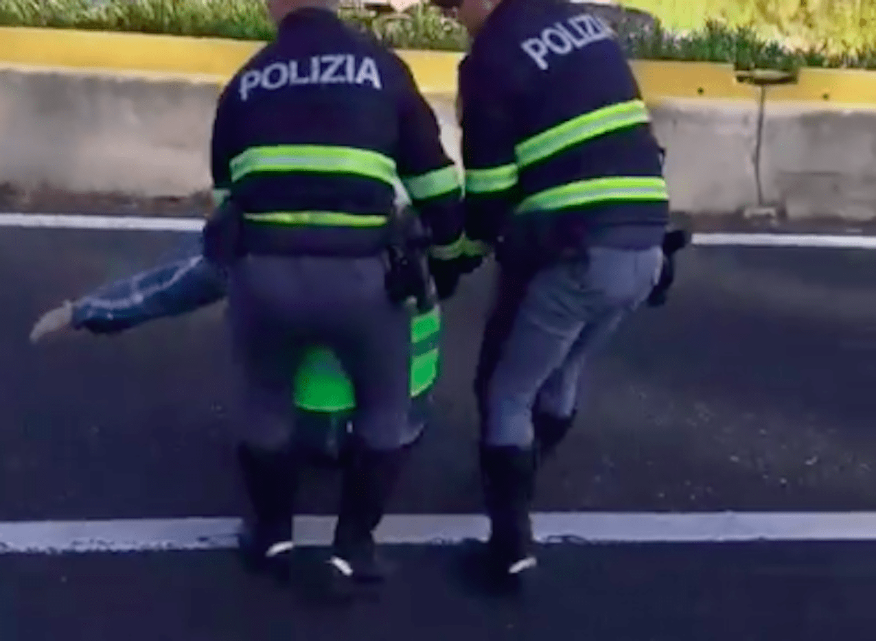 L'arrivo della Polizia