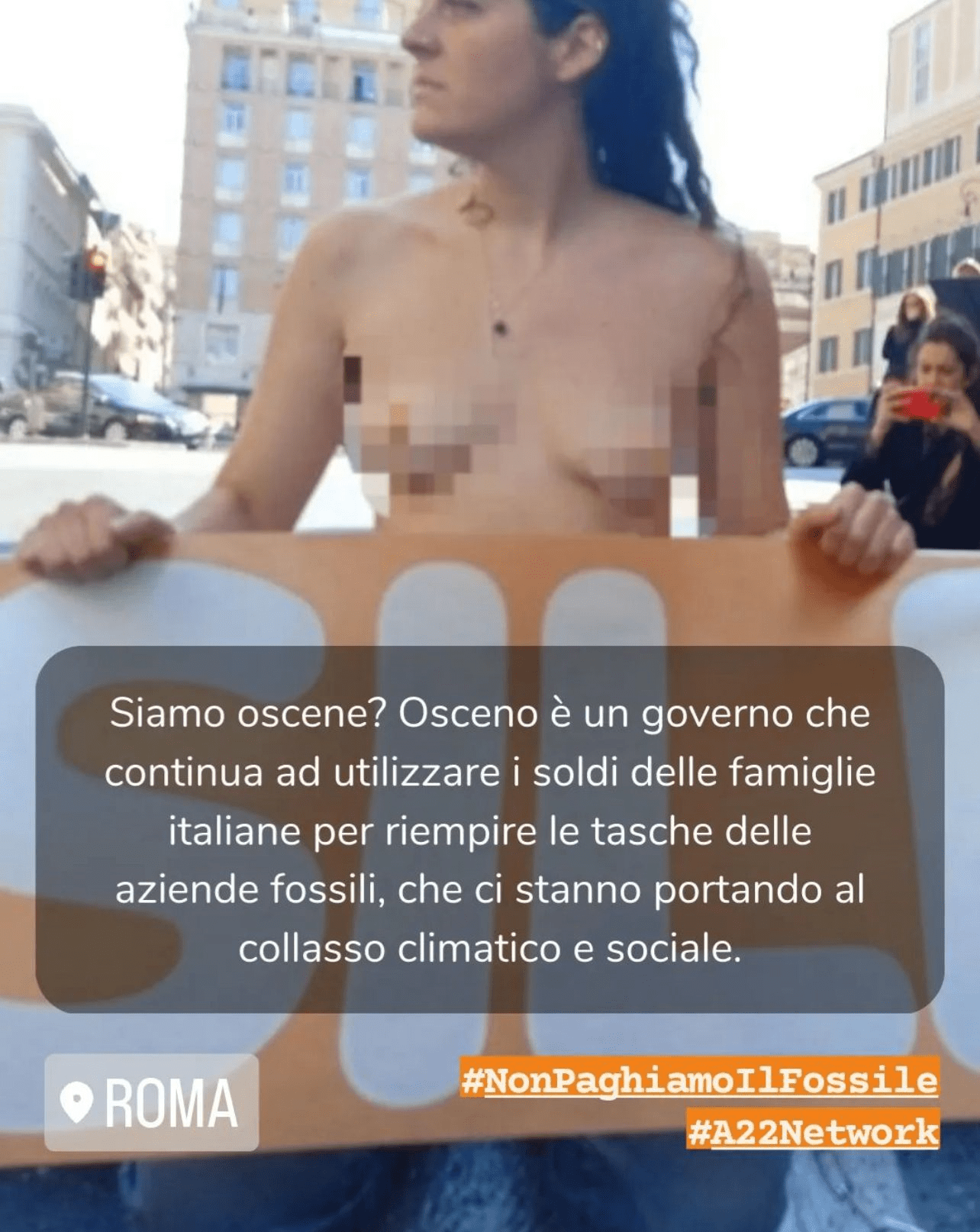 Attiviste nude in Via del Tritone