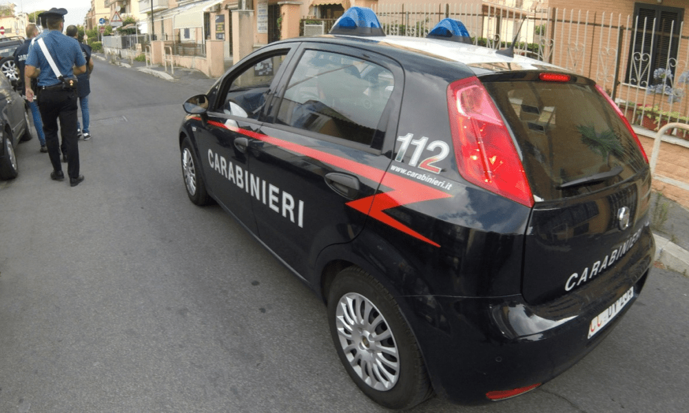 Roma. Usa lo spray urticante per la rapina, poi ruba un Iphone: arrestato giovane pusher Roma. Usa lo spray urticante per la rapina, poi ruba un Iphone: arrestato giovane pusher