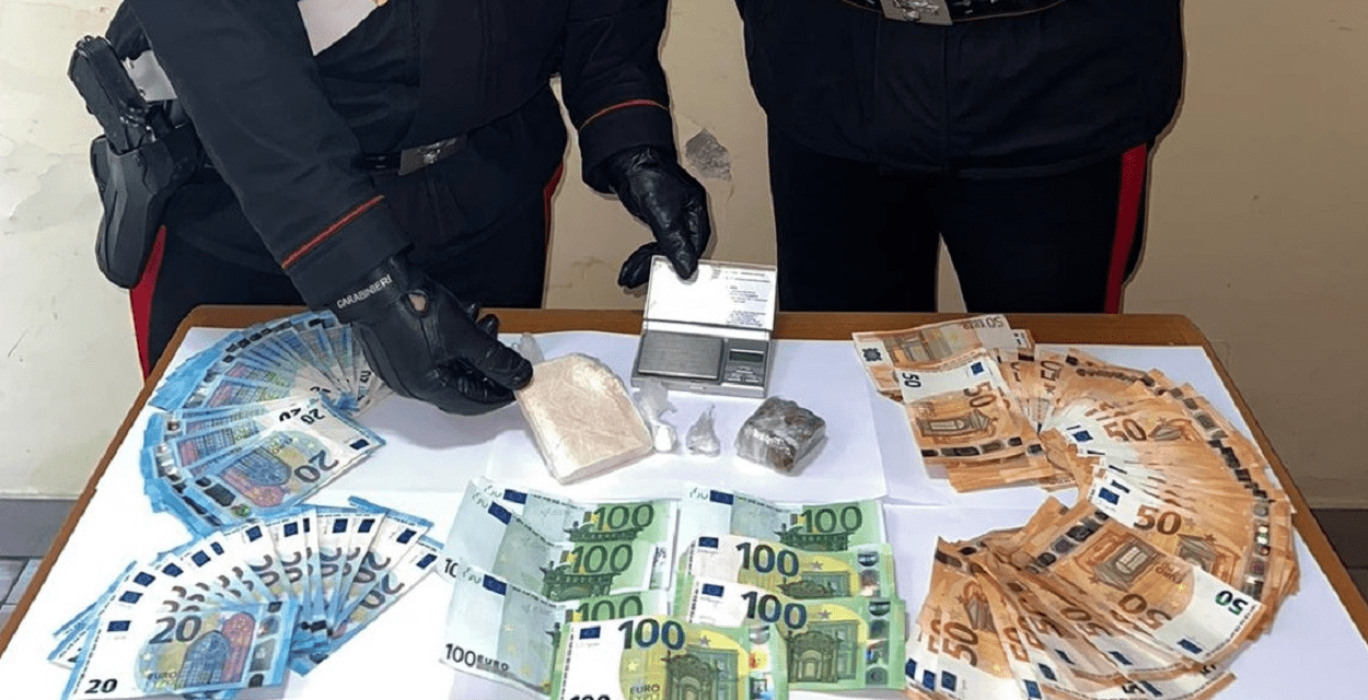 Droga e soldi trovati dai Carabinieri