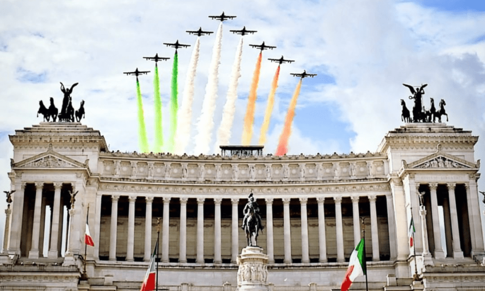 Frecce Tricolore sopra Altare della Patria a Roma