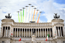 Frecce Tricolore sopra Altare della Patria a Roma