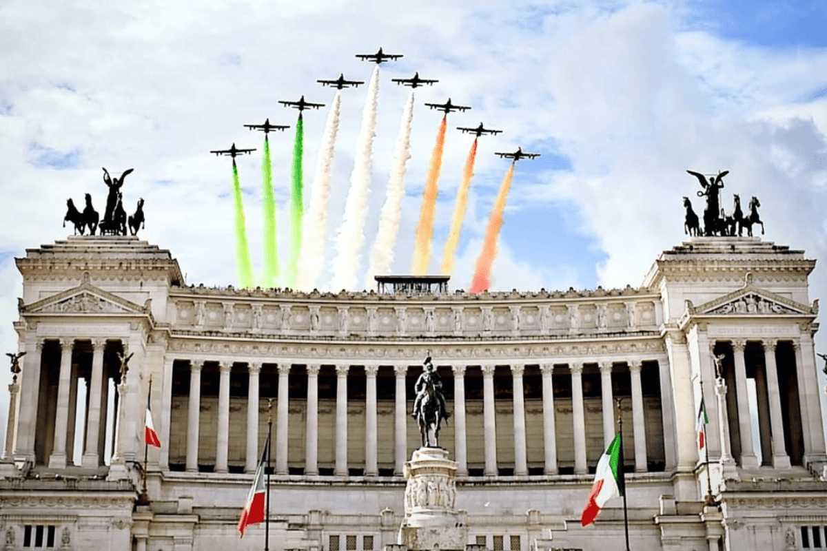 Frecce Tricolore sopra Altare della Patria a Roma