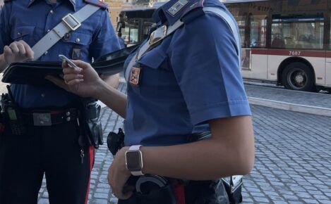carabinieri contro i borseggi nei mezzi pubblici