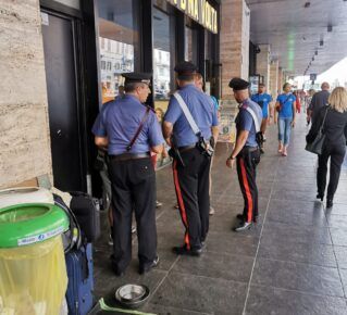 carabinieri contro i borseggi nei mezzi pubblici