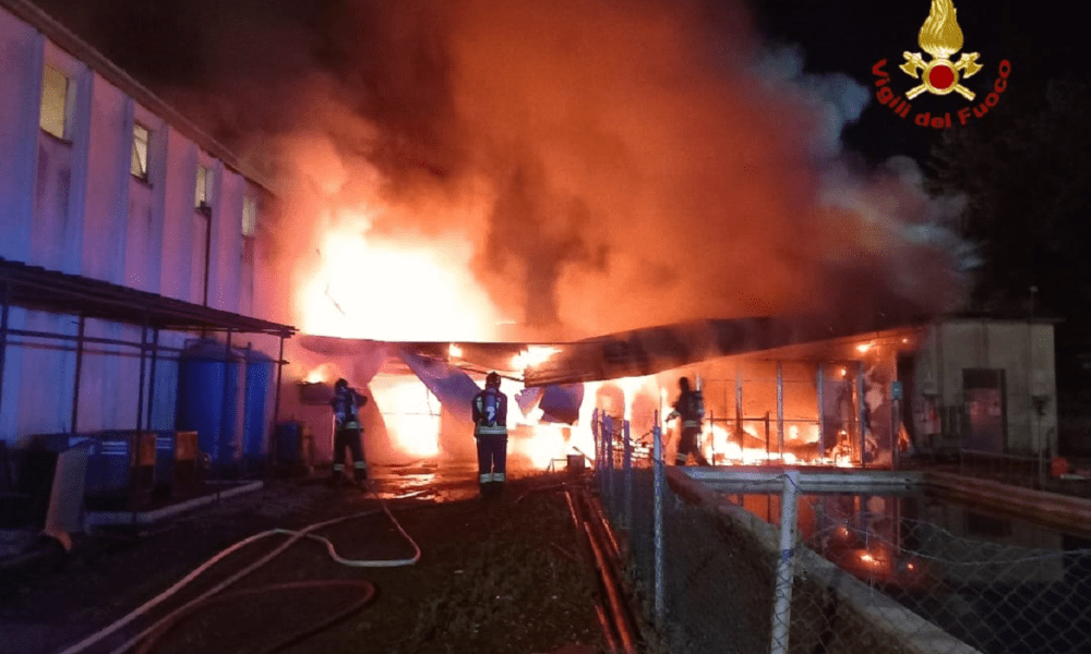 Incendio in un'azienda sulla Nettunense questa notte