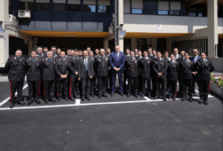 Il ministro della difesa Guido Crosetto in visita alle stazioni dei carabinieri di Tor Bella Monaca e di Tor Vergata