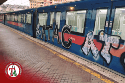 Treno vandalizzato Roma-Lido