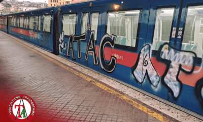 Treno vandalizzato Roma-Lido