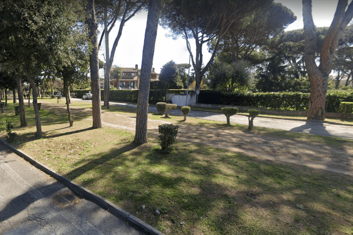 Viale Gorgia di Leontini a Casal Palocco