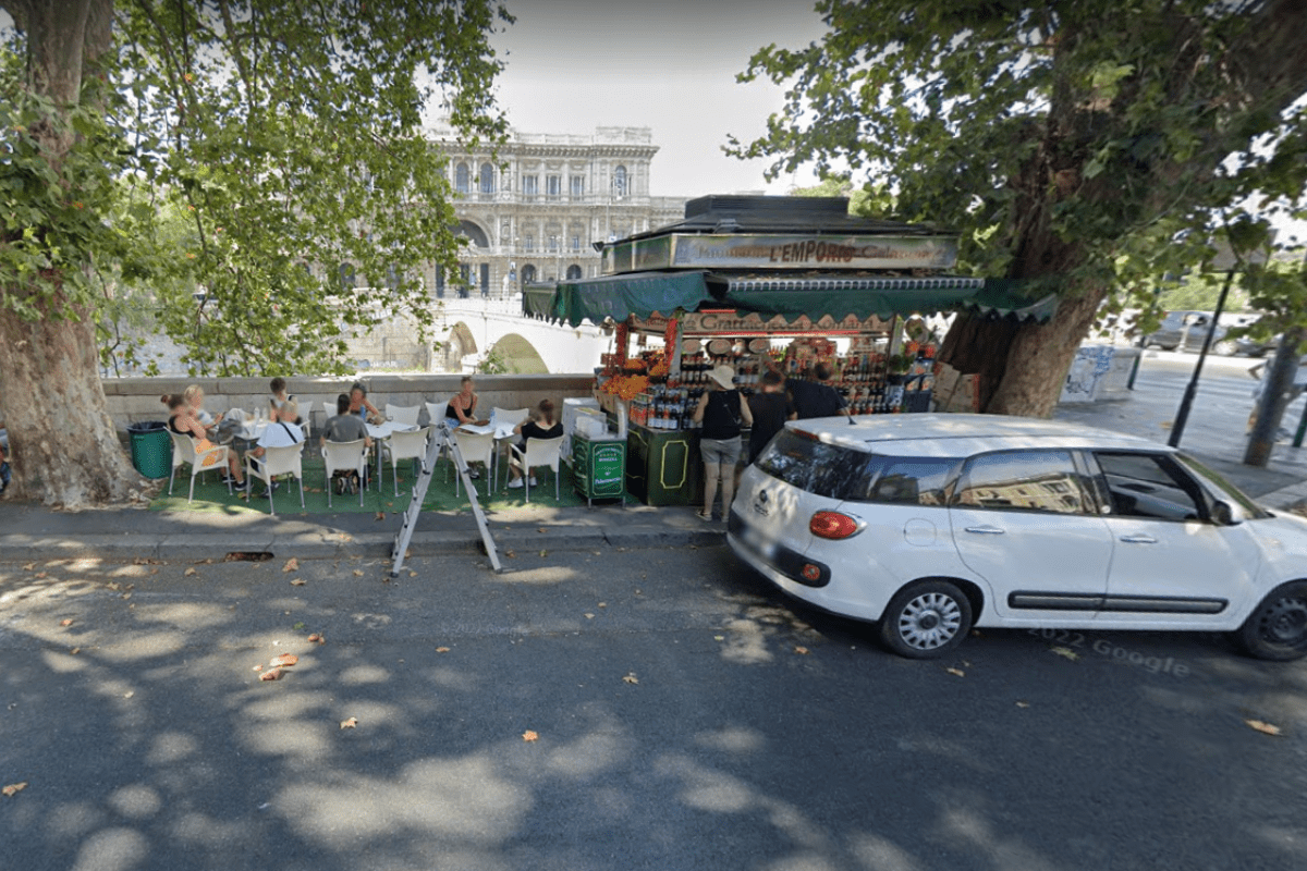 chiosco lungotevere tor di nona