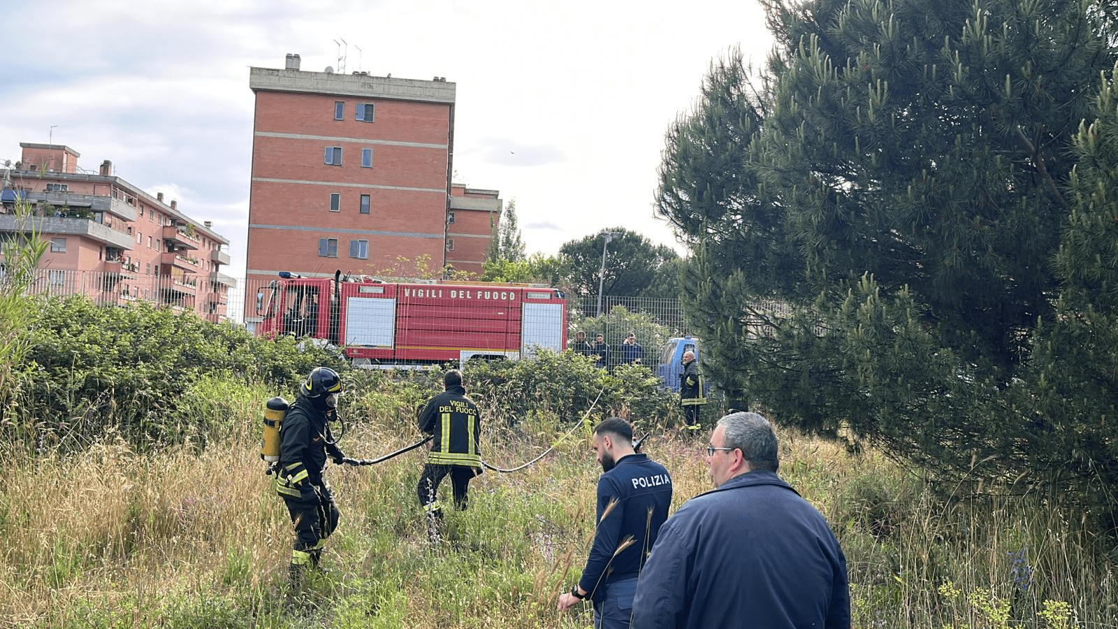 intervento vigili del fuoco per incendio Ostia Pineta Acque Rosse