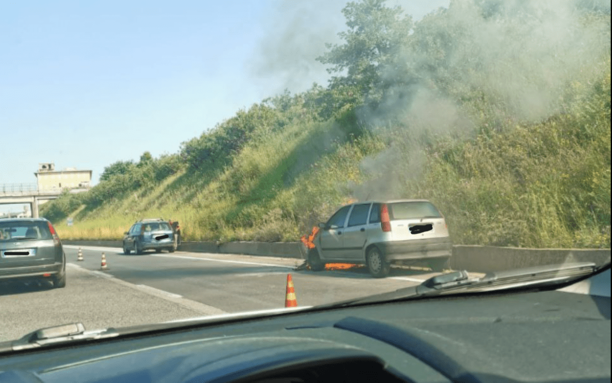 Auto a fuoco Pontina