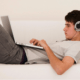 passare il tempo al computer