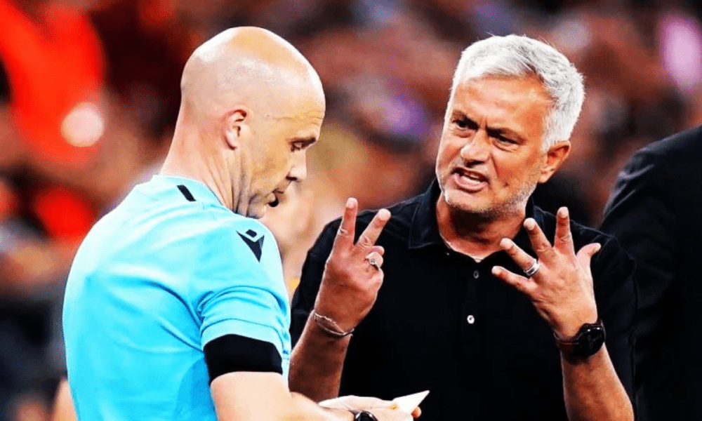 L’arbitro Anthony Taylor tesserato onorario del Lazio Club Pomezia, è polemica con i tifosi giallorossi L’arbitro Anthony Taylor tesserato onorario del Lazio Club Pomezia, è polemica con i tifosi giallorossi