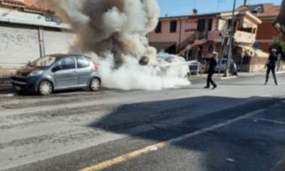 Auto in fiamme a Ciampino