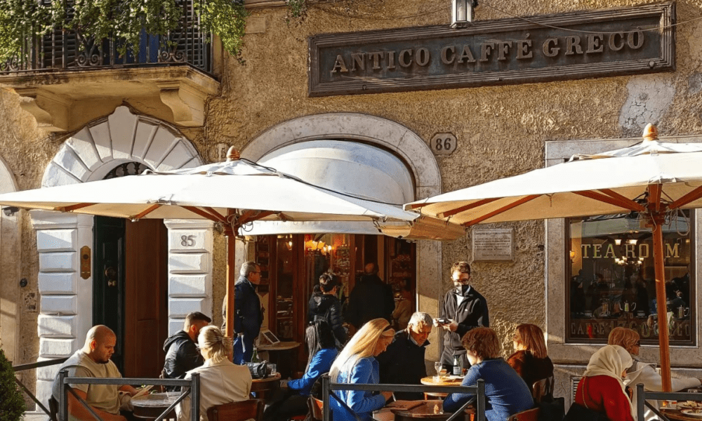 Lo storico Caffè Greco rischia lo sfratto, l’attività potrebbe chiudere dopo 270 anni dall’inaugurazione