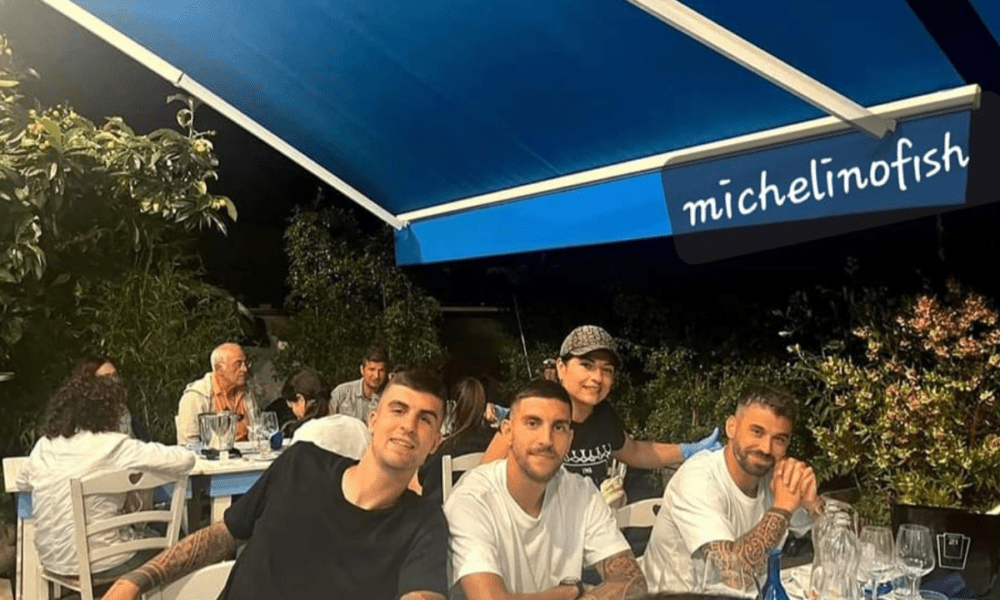 Cena di pesce per i giocatori della Roma all’Infernetto: Mancini, Spinazzola e Pellegrini visti da Michelino Fish