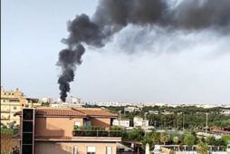 Incendio alla Bufalotta oggi 30 giugno 2023