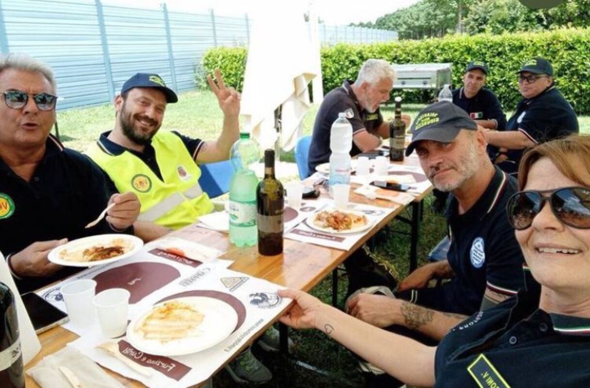 Nek e Cremonini sono angeli del fango