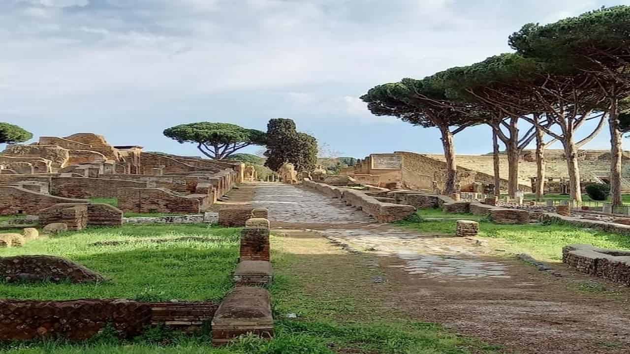 Una casuale quanto incredibile scoperta quella effettuata nel parco di Ostia Antica durante gli scavi: trovato frammento dei Fasti Ostiensi che racconta le memorie dell'imperatore Adriano