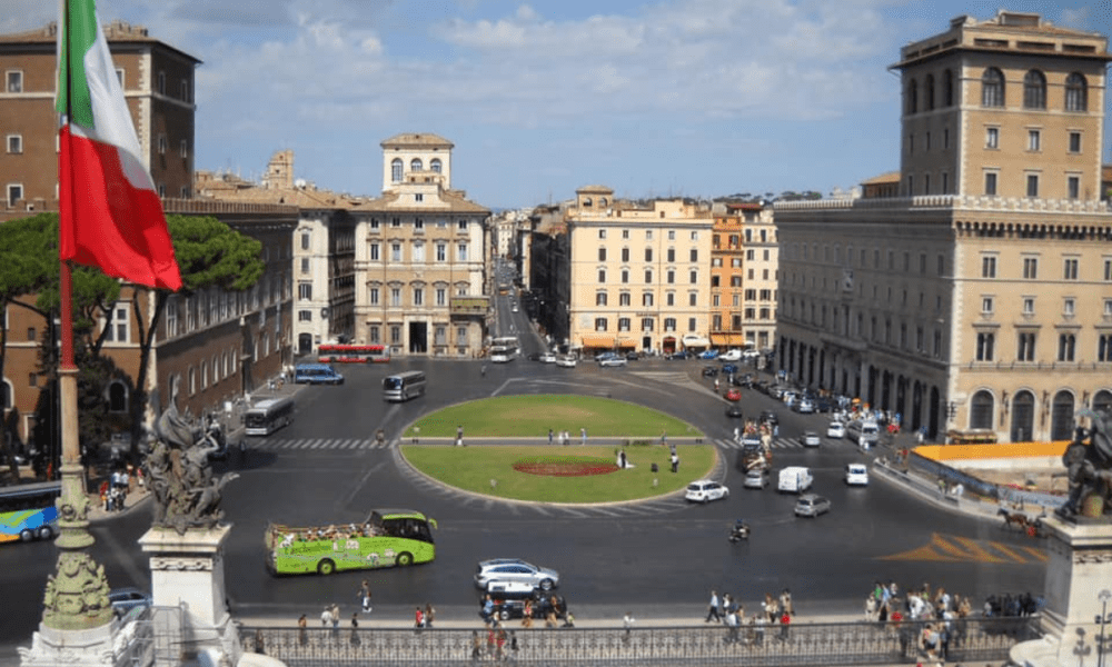 Parata del 2 Giugno, sparita l’aiuola tricolore a piazza Venezia: Gualtieri infuriato